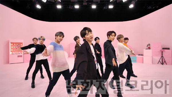 ▲ 더보이즈, 핑클의 '화이트' 리메이크 무대 공개