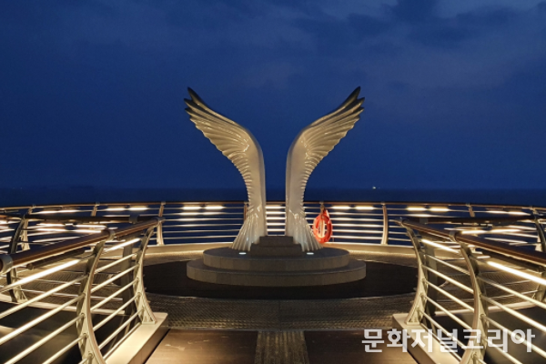  노을광장 전망대 괭이갈매기 조형물 