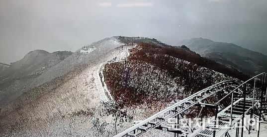함양대봉산휴양밸리 첫눈, 단풍과 어울어진 환상 절경