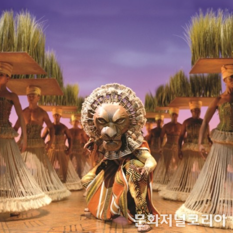 '라이온 킹' 인터내셔널 투어 공연의 한 장면. Mufasa and Scar. (사진=Joan Marcus ⓒDisney)