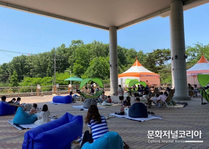 광명도서관, 햇살 아래, 낭만 독서! 두 번째 북(BOOK)크닉 열어