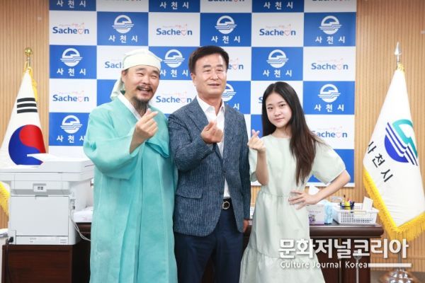 국악 트롯 요정’ 김다현(13)이가 사천에 떳다.