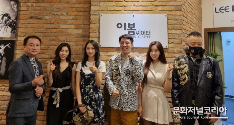 (왼쪽부터) 이수성 영화감독, 배우 한예원, 배우 송윤하, 배우 김승민, 배우 최상아, 한류 명품브랜드 최야성의 최야성 회장