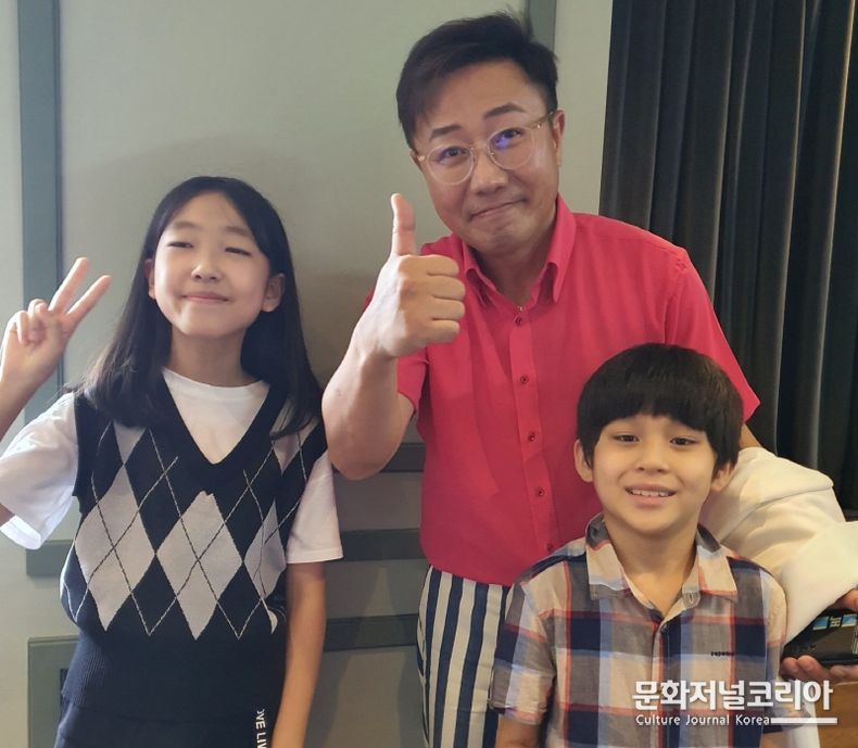 영화 나비효과 제작발표 후 기념촬영좌부터 배우 이예인,안정훈,황이(본명 황지섭)